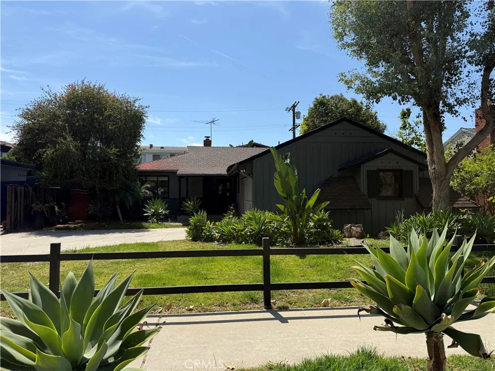 5425 Halbrent Avenue Sherman Oaks, CA 91411