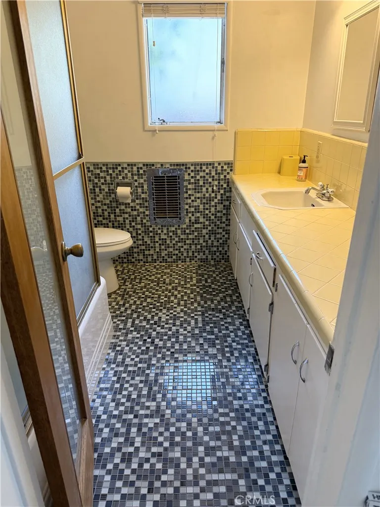 5425 Halbrent Avenue Sherman Oaks, CA 91411