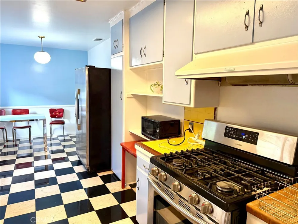 5425 Halbrent Avenue Sherman Oaks, CA 91411