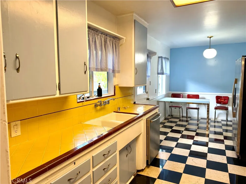 5425 Halbrent Avenue Sherman Oaks, CA 91411