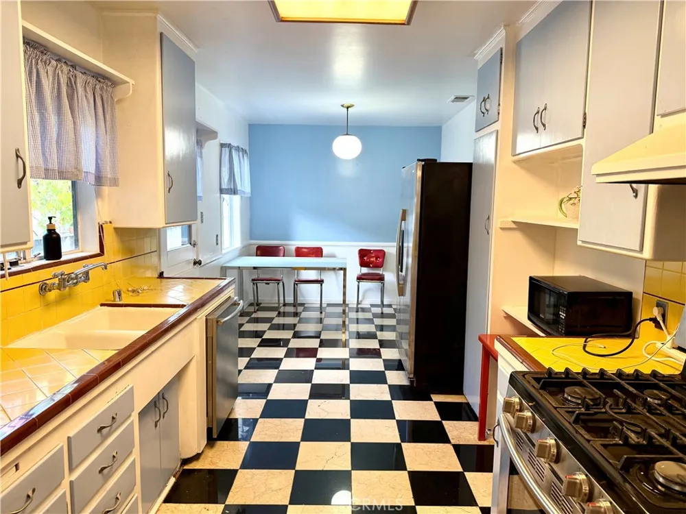 5425 Halbrent Avenue Sherman Oaks, CA 91411