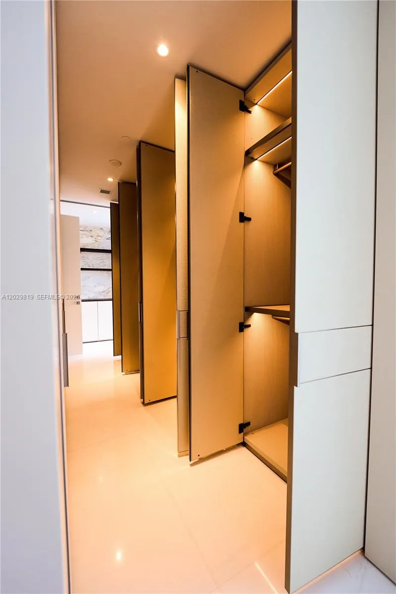 300 E Biscayne Blvd Way #5101 Miami, FL 33131