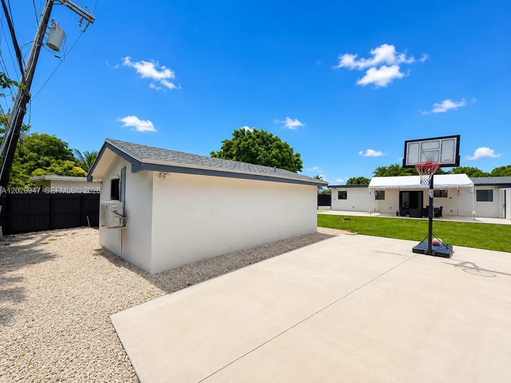 5350 NW 174th Dr Miami Gardens, FL 33055