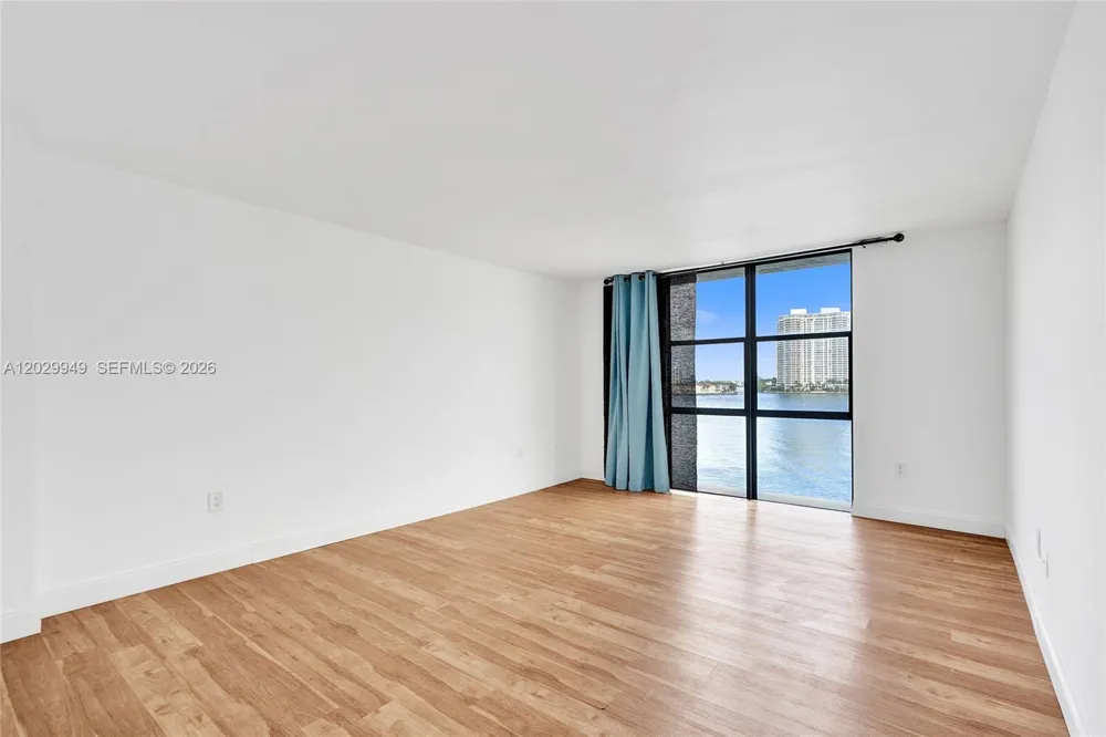 17500 Bay Rd #S403 Sunny Isles Beach, FL 33160