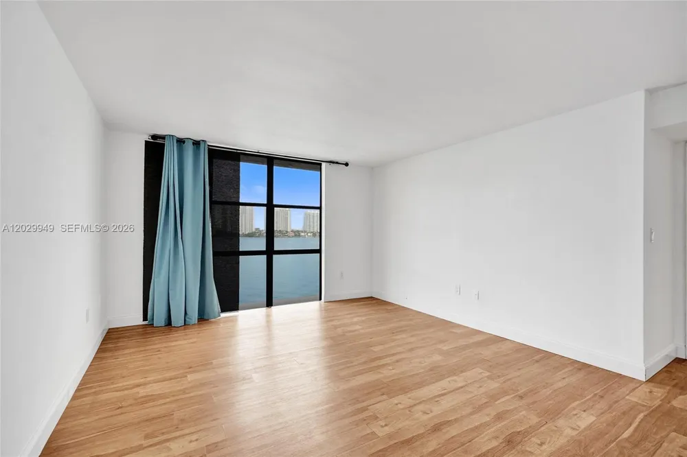 17500 Bay Rd #S403 Sunny Isles Beach, FL 33160