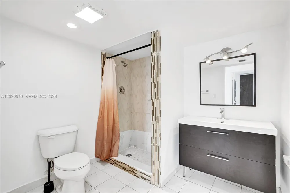 17500 Bay Rd #S403 Sunny Isles Beach, FL 33160