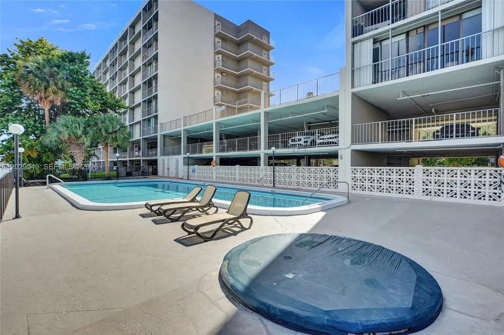 17500 Bay Rd #S403 Sunny Isles Beach, FL 33160
