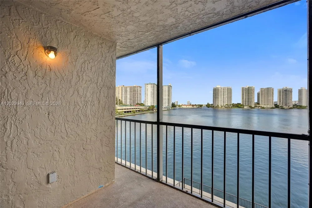 17500 Bay Rd #S403 Sunny Isles Beach, FL 33160