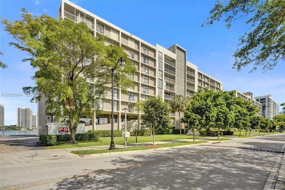17500 Bay Rd #S403 Sunny Isles Beach, FL 33160
