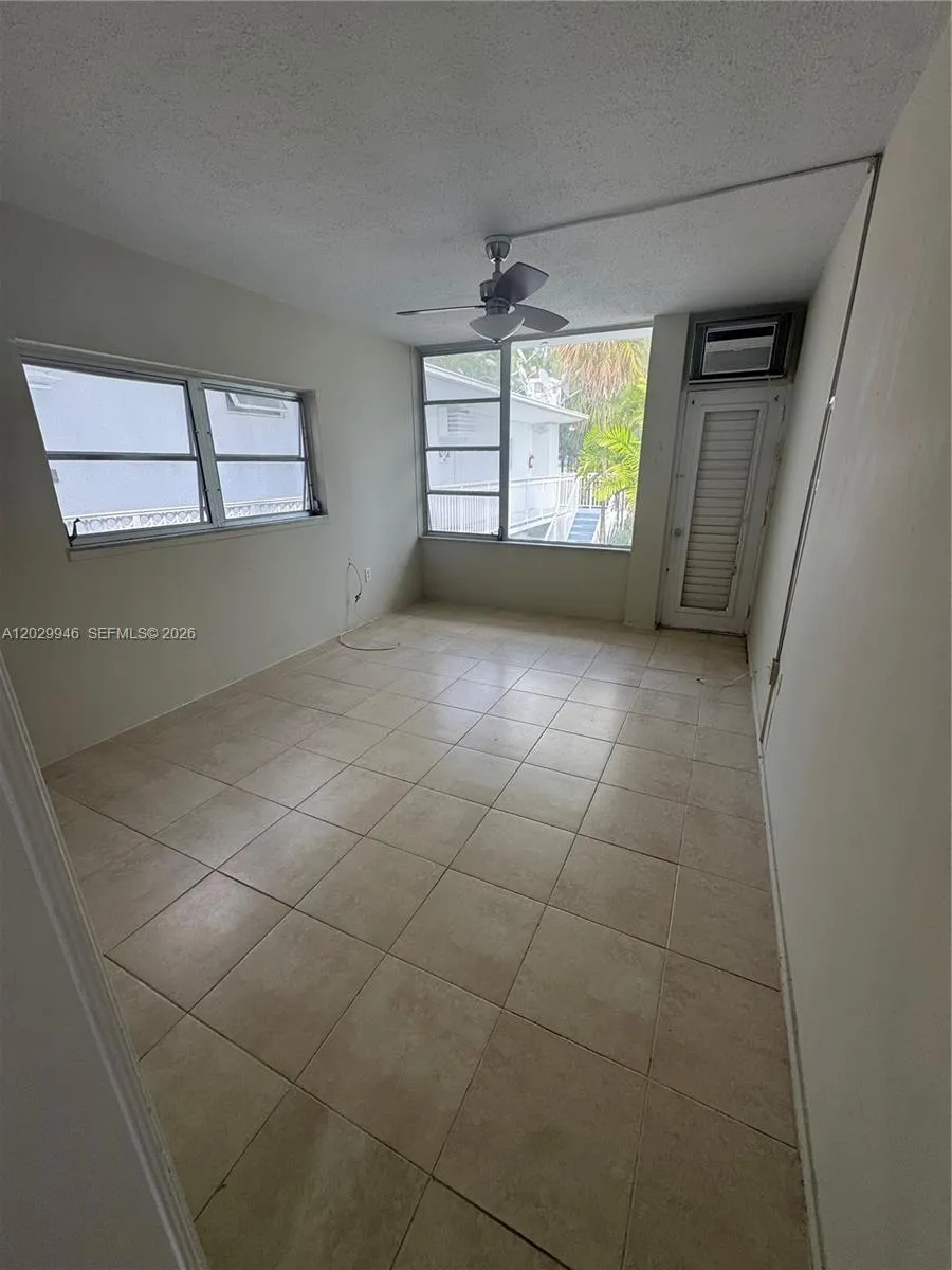 10281 E Bay Harbor Dr #D3 Bay Harbor Islands, FL 33154