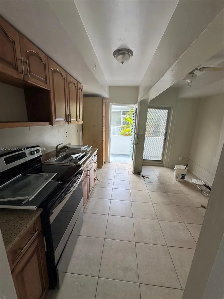 10281 E Bay Harbor Dr #D3 Bay Harbor Islands, FL 33154