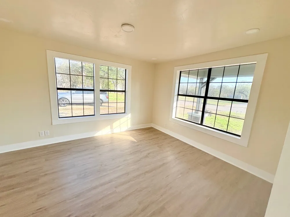 905 2nd St Graham, TX 76450
