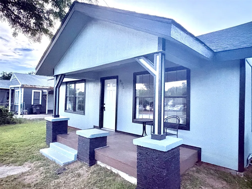 905 2nd St Graham, TX 76450