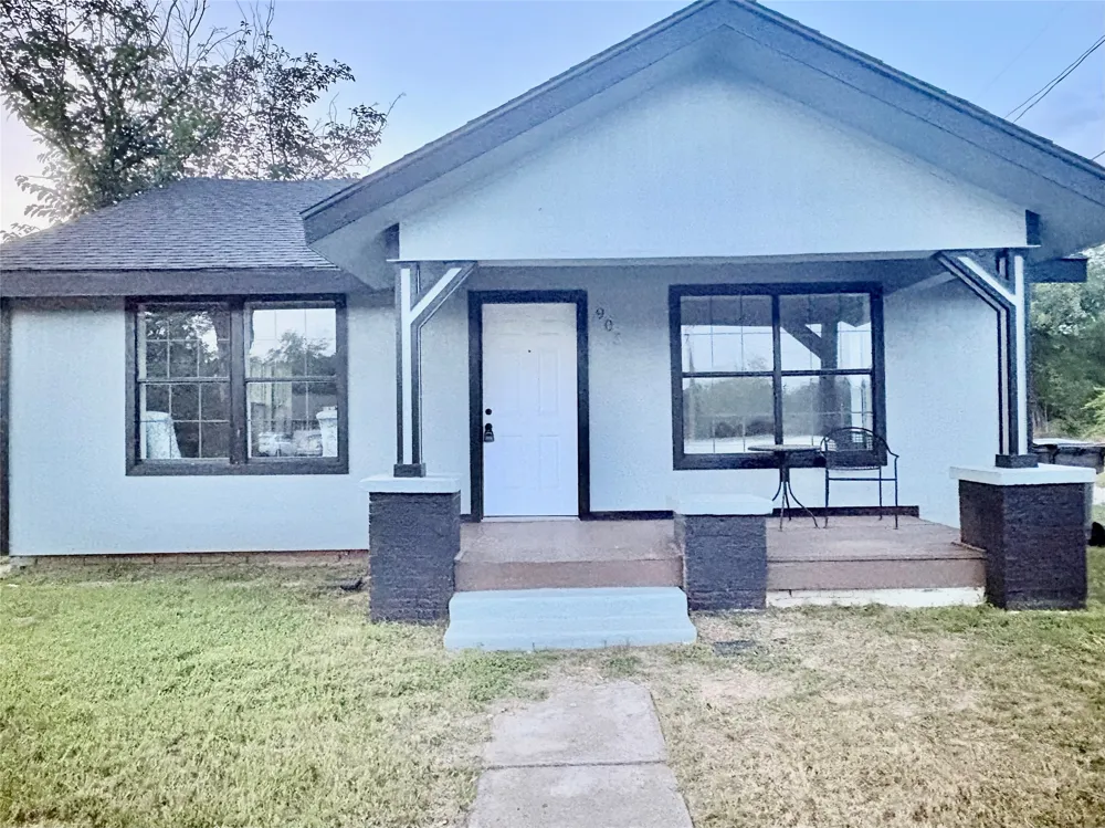 905 2nd St Graham, TX 76450
