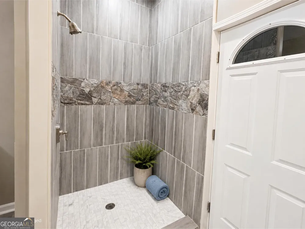 5589 River RD Ellenwood, GA 30294