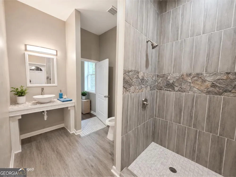 5589 River RD Ellenwood, GA 30294