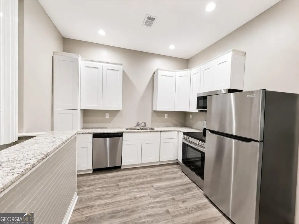 5589 River RD Ellenwood, GA 30294