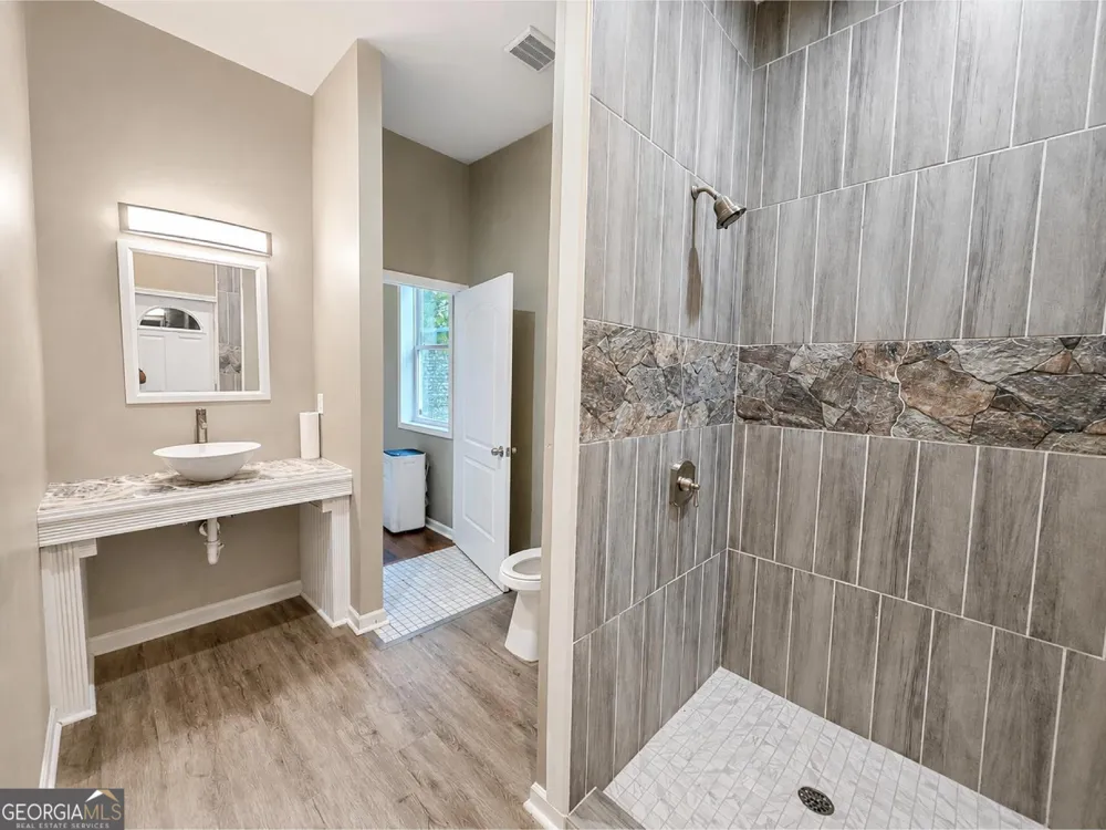 5589 River RD Ellenwood, GA 30294