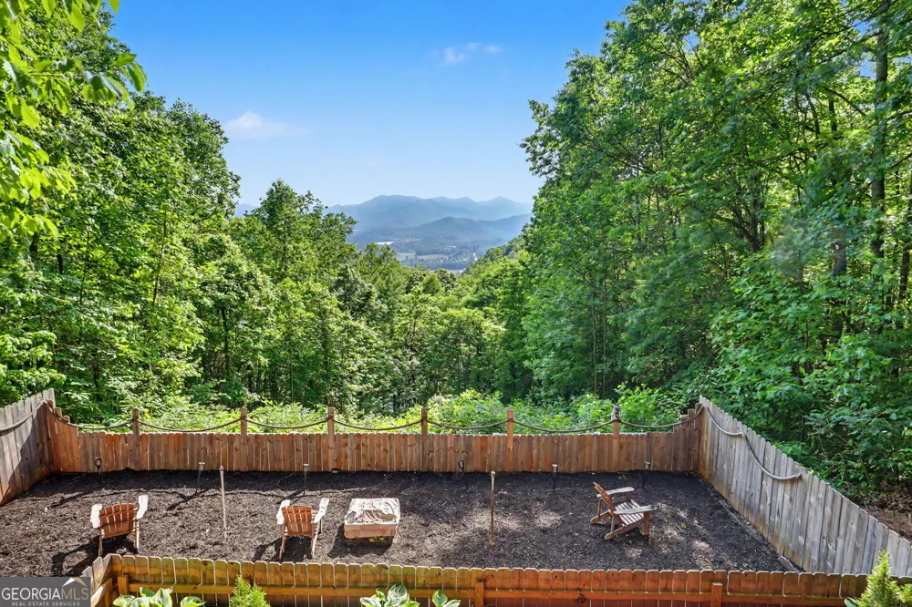 44 Laquinta LN Dillard, GA 30537
