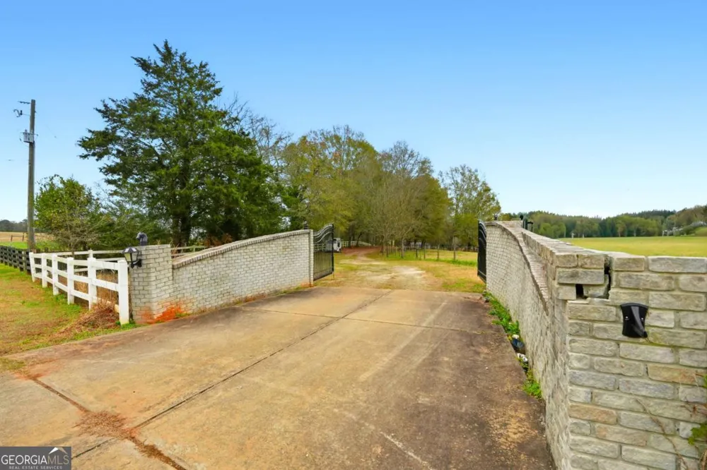 1295 Double Bridge RD Winder, GA 30680