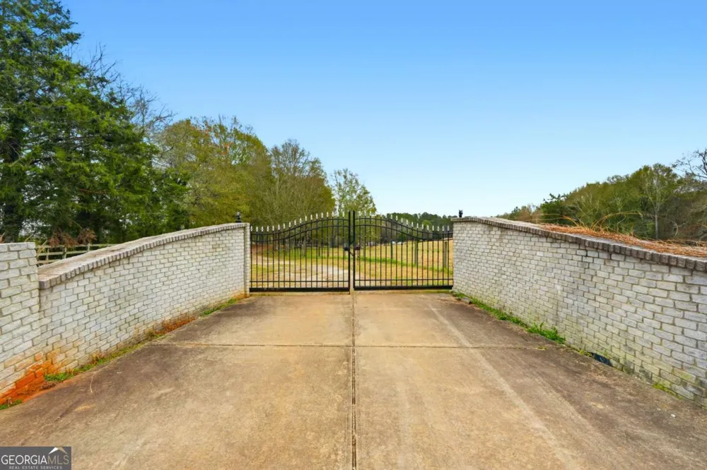 1295 Double Bridge RD Winder, GA 30680