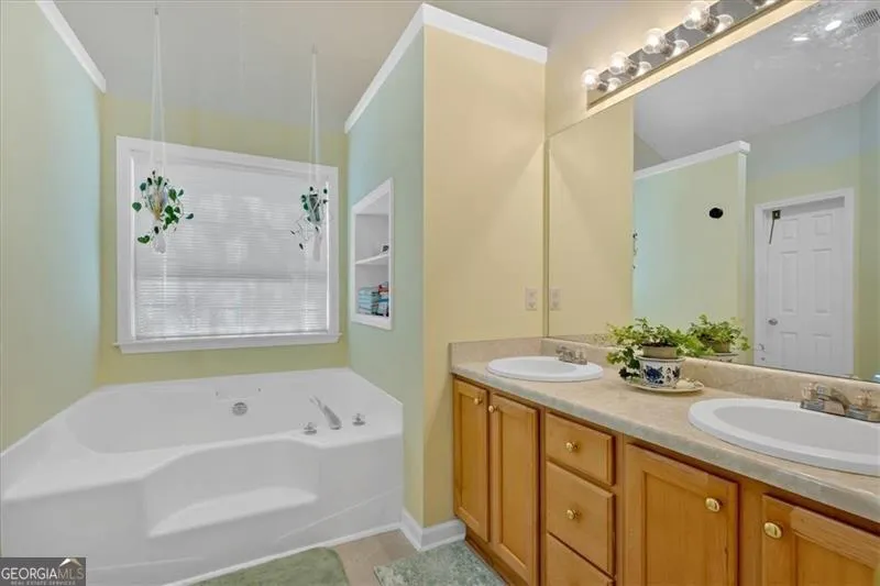 322 London LN Hiram, GA 30141