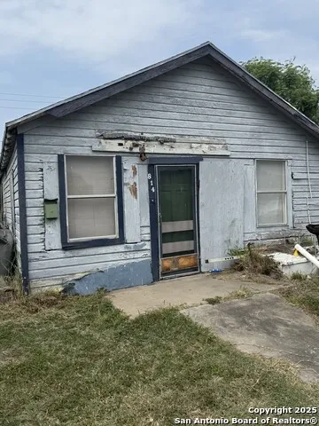 814 E. Yoakum