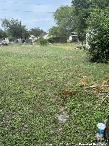 814 E. Yoakum Kingsville, TX 78363