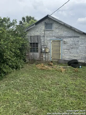 814 E. Yoakum Kingsville, TX 78363