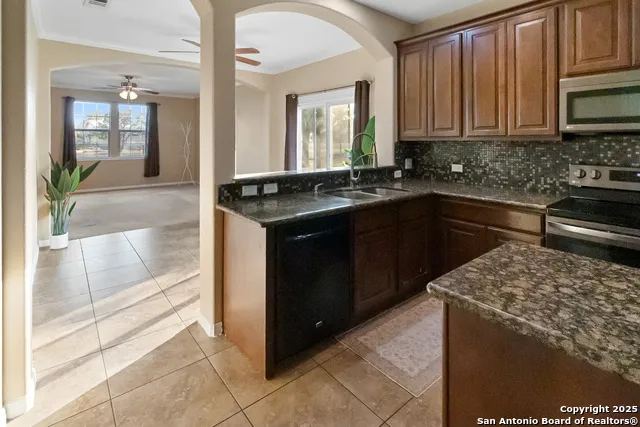 402 W SULLIVAN Skidmore, TX 78389