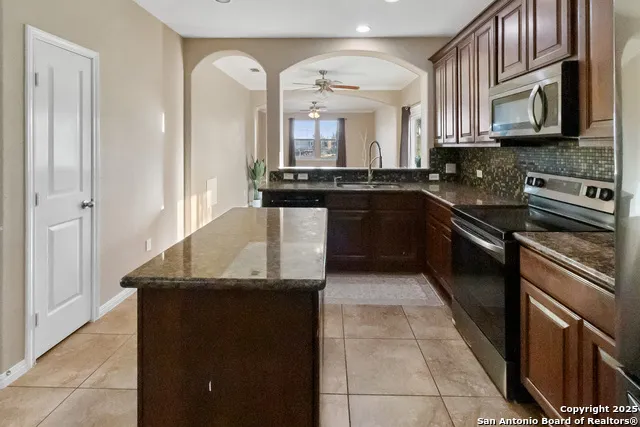 402 W SULLIVAN Skidmore, TX 78389