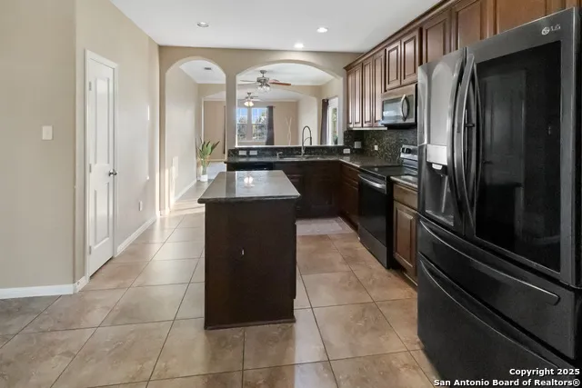 402 W SULLIVAN Skidmore, TX 78389
