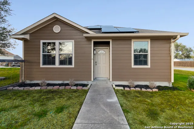 402 W SULLIVAN Skidmore, TX 78389
