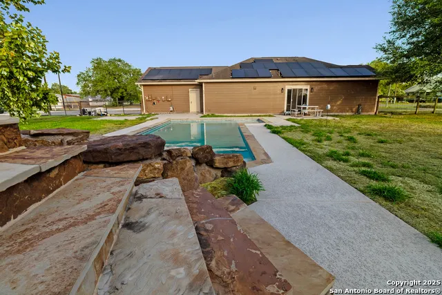 402 W SULLIVAN Skidmore, TX 78389
