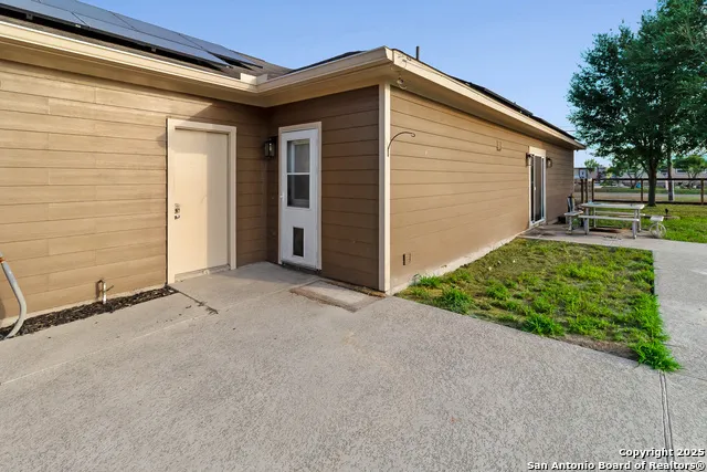 402 W SULLIVAN Skidmore, TX 78389
