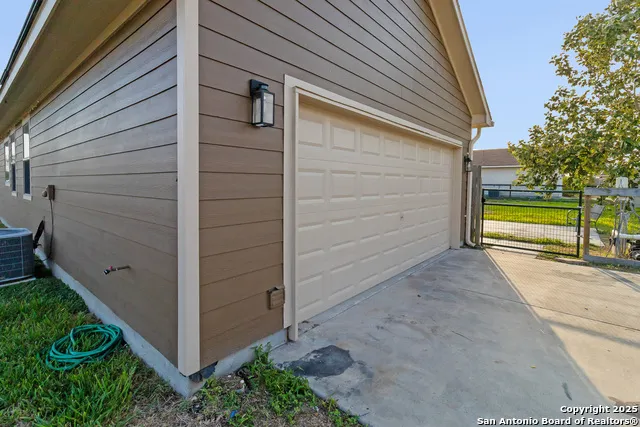 402 W SULLIVAN Skidmore, TX 78389