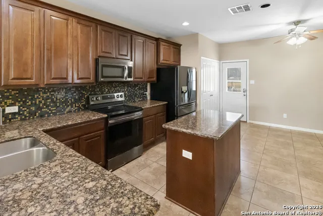 402 W SULLIVAN Skidmore, TX 78389
