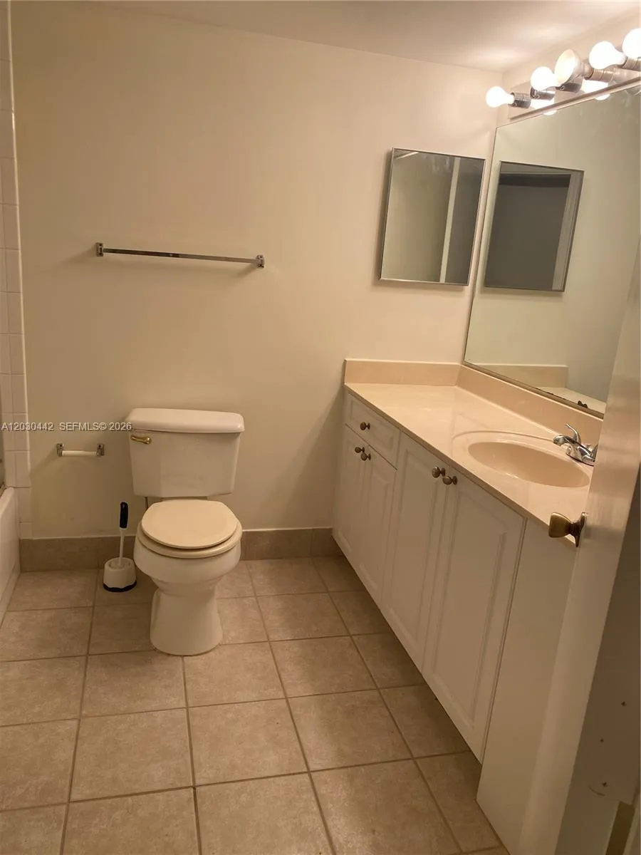 300 Crestwood Ct N #310 Royal Palm Beach, FL 33411