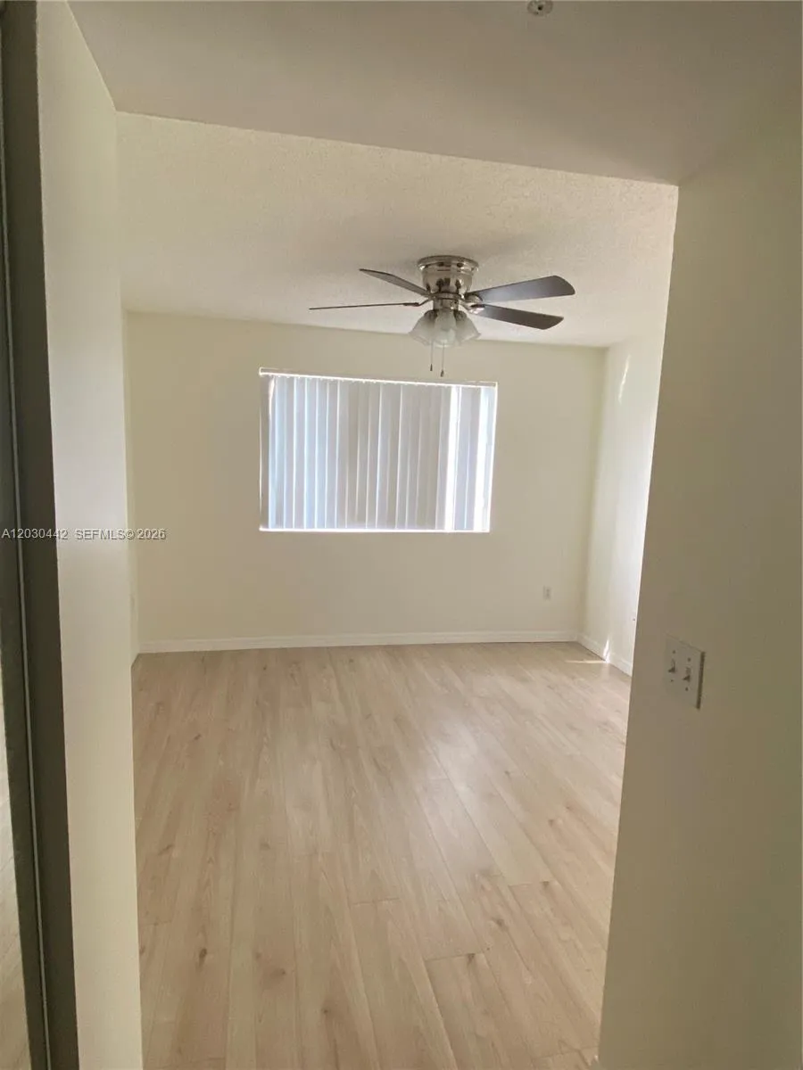 300 Crestwood Ct N #310 Royal Palm Beach, FL 33411