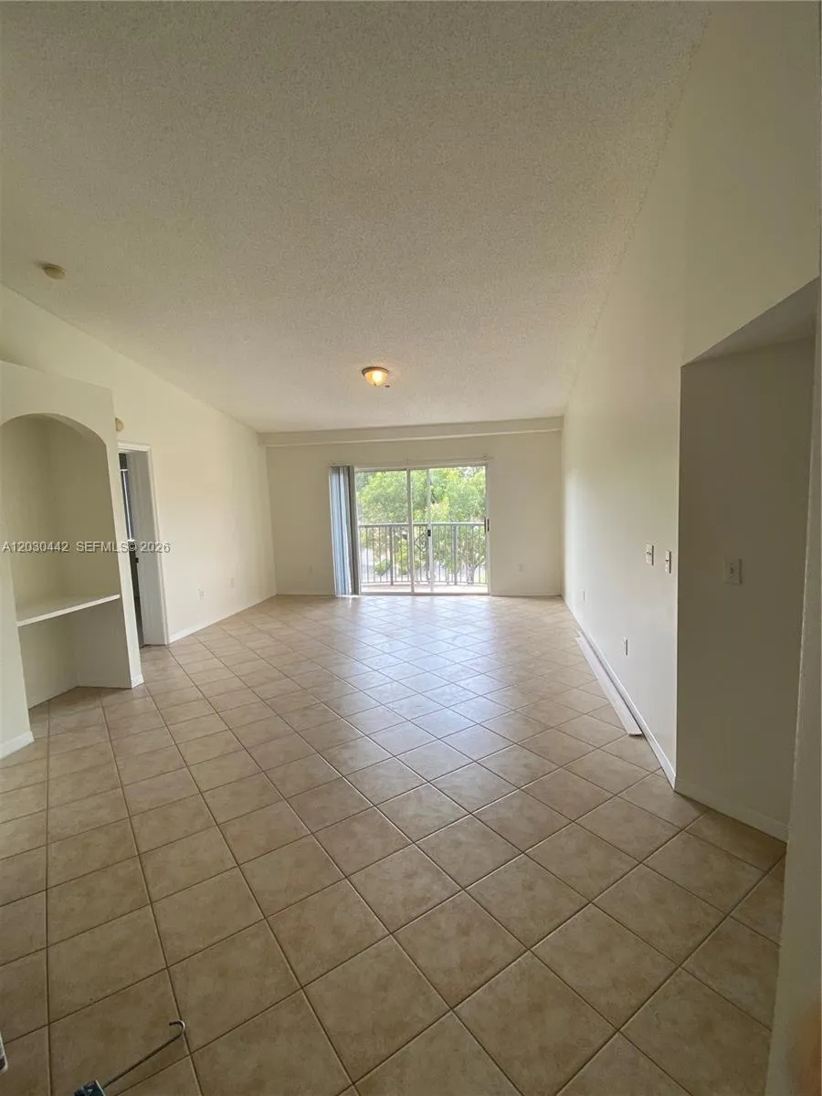 300 Crestwood Ct N #310 Royal Palm Beach, FL 33411