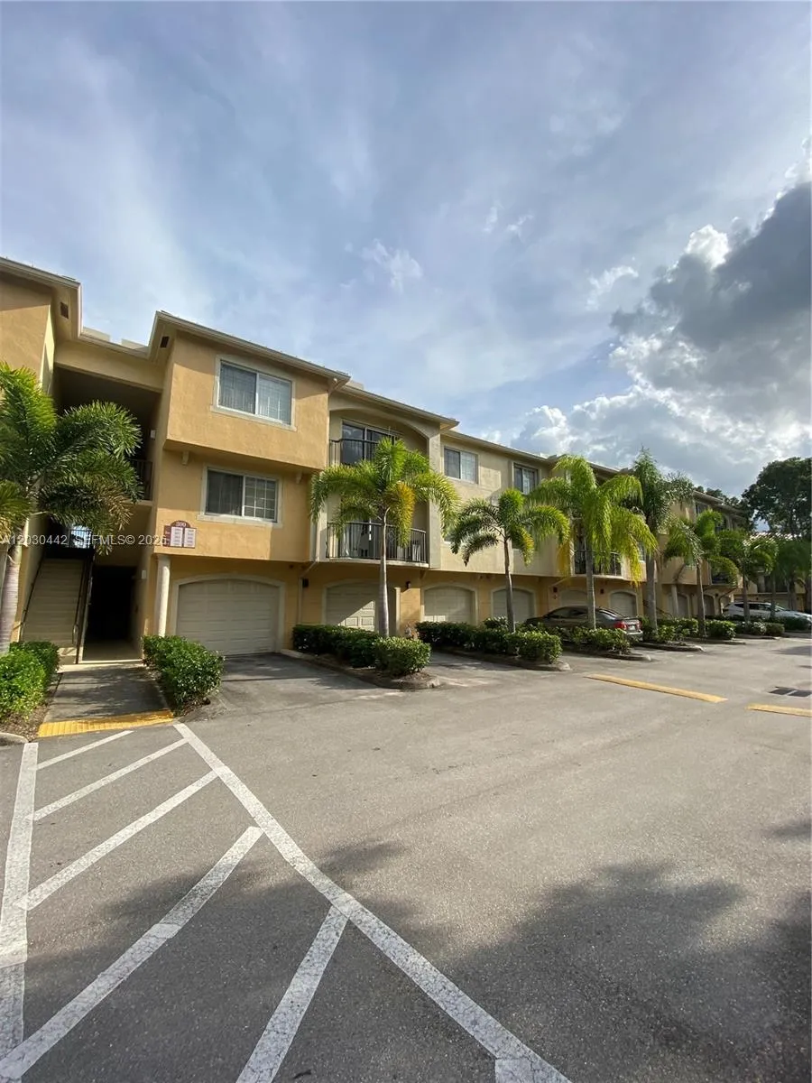 300 Crestwood Ct N #310 Royal Palm Beach, FL 33411