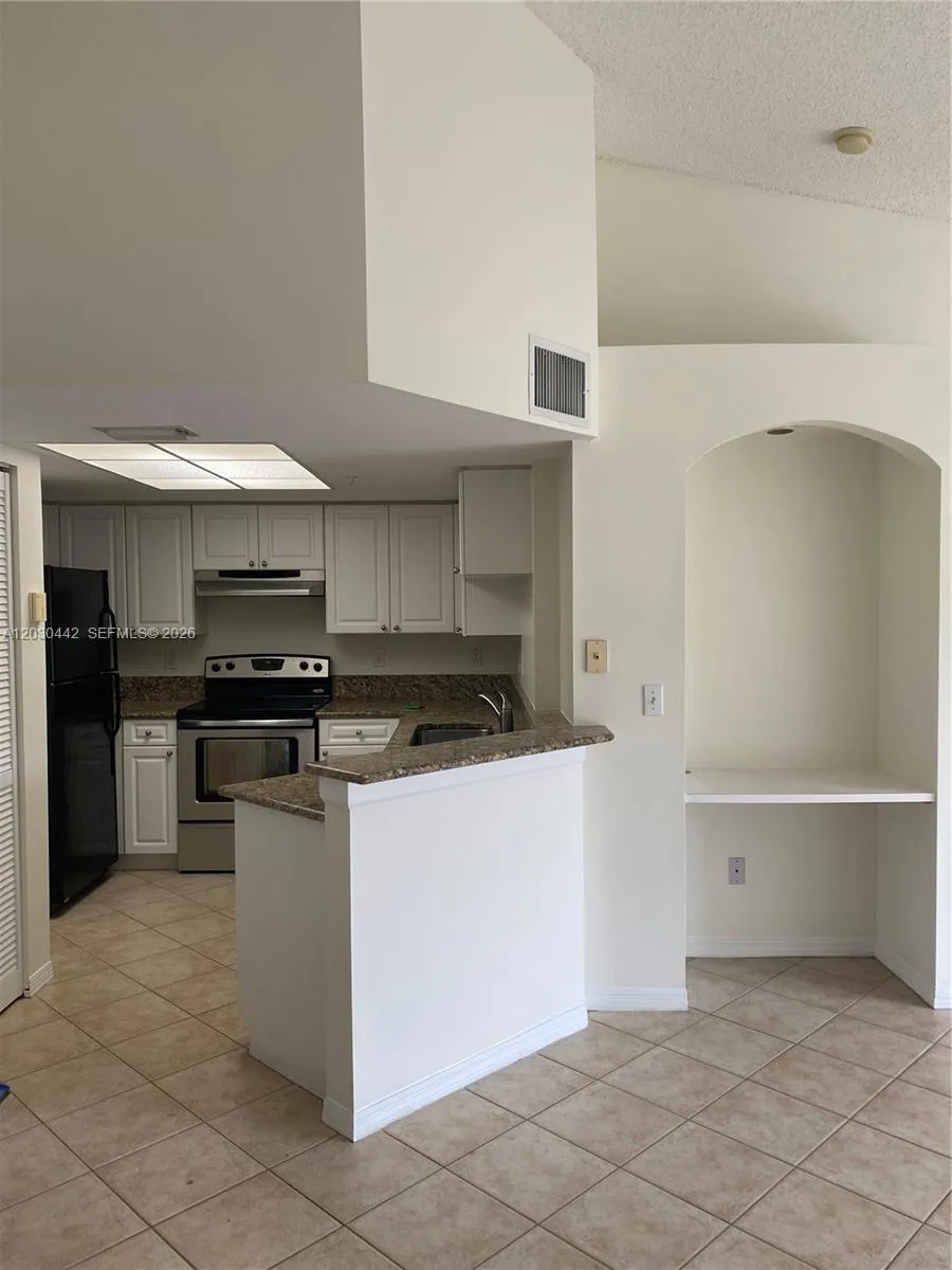 300 Crestwood Ct N #310 Royal Palm Beach, FL 33411