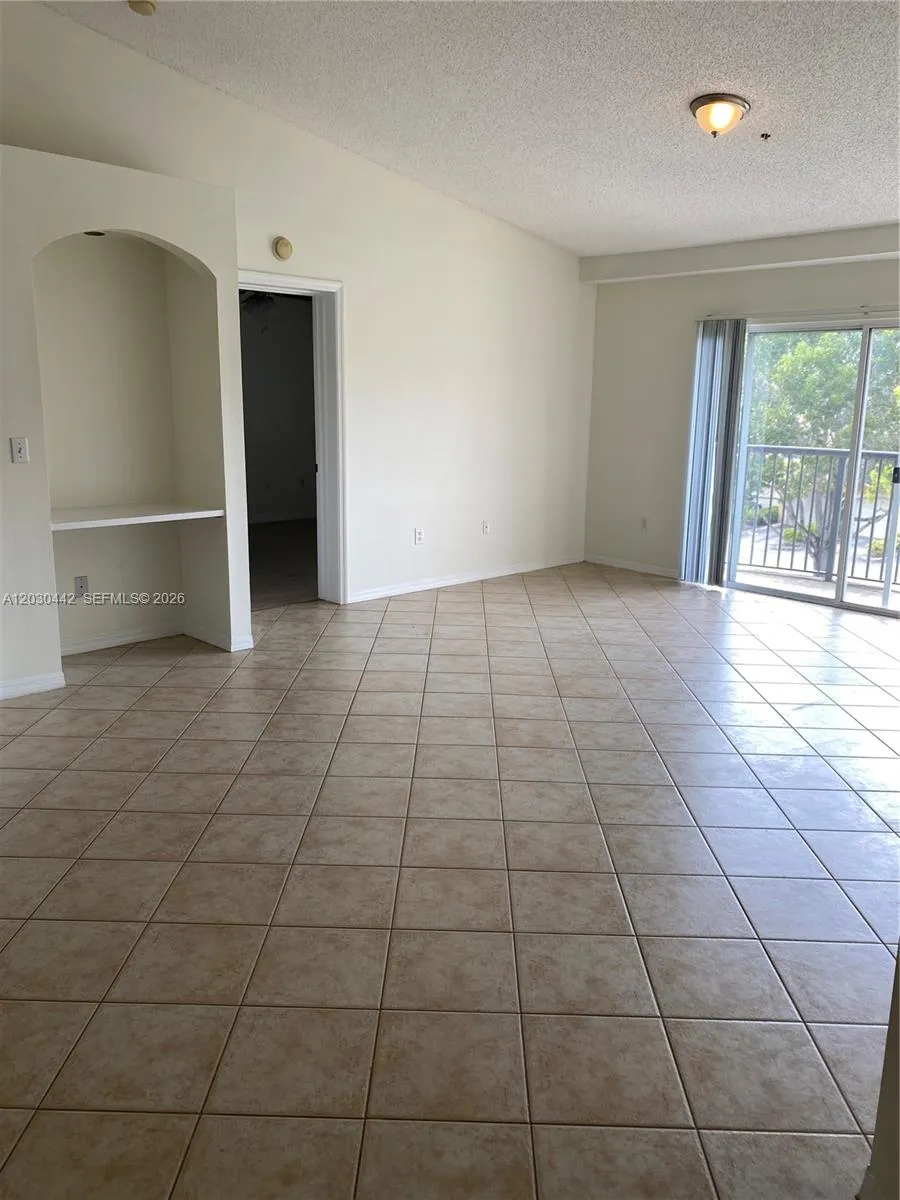 300 Crestwood Ct N #310 Royal Palm Beach, FL 33411