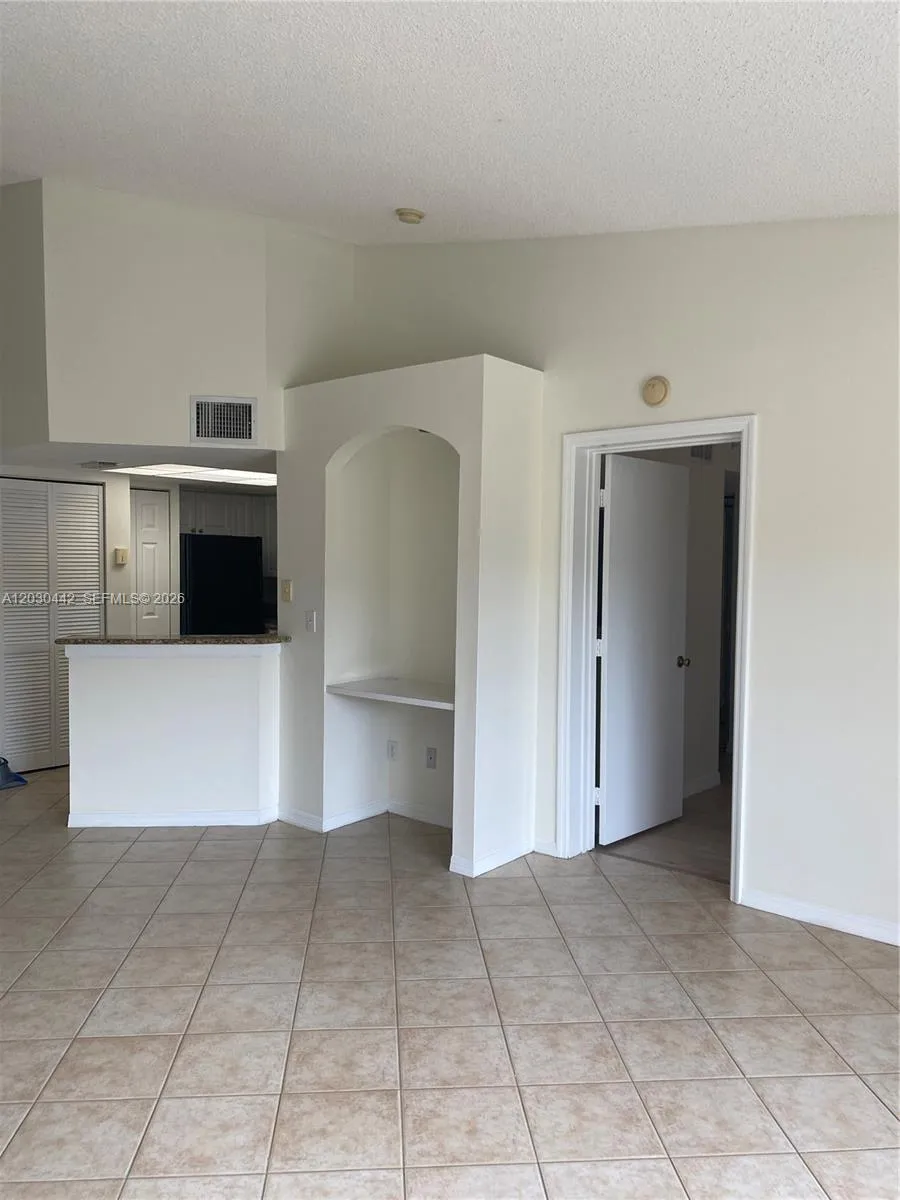 300 Crestwood Ct N #310 Royal Palm Beach, FL 33411