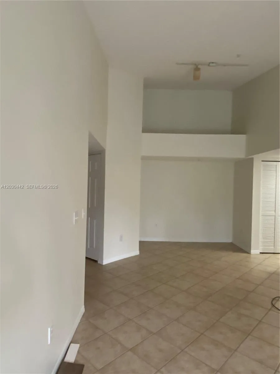 300 Crestwood Ct N #310 Royal Palm Beach, FL 33411