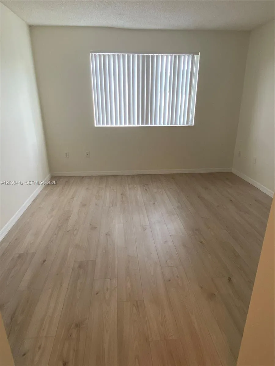 300 Crestwood Ct N #310 Royal Palm Beach, FL 33411