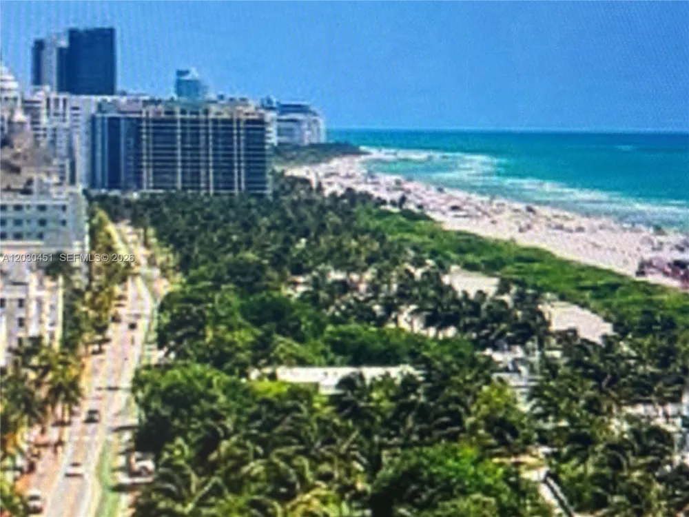 1390 Ocean Dr #302
