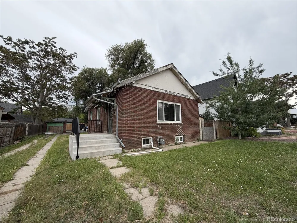 2418 W 38th Avenue