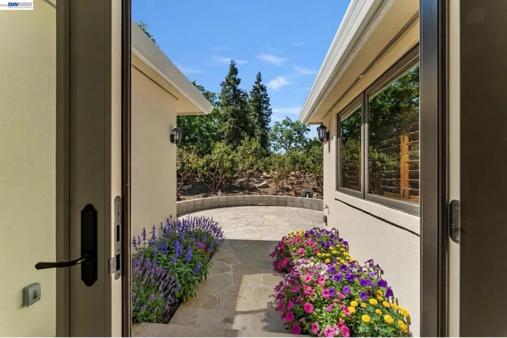 1080 Finley Rd Pleasanton, CA 94588