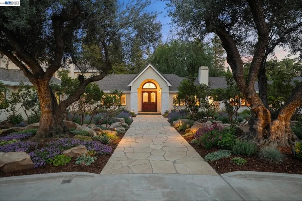 1080 Finley Rd Pleasanton, CA 94588